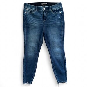 Torrid Bombshell Skinny Jeans 
Dark Wash Distressed Stretch Denim Size 18 Short